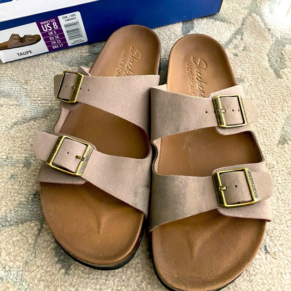 Like new sketchers luxe foam relaxed sandals. Worn twice.